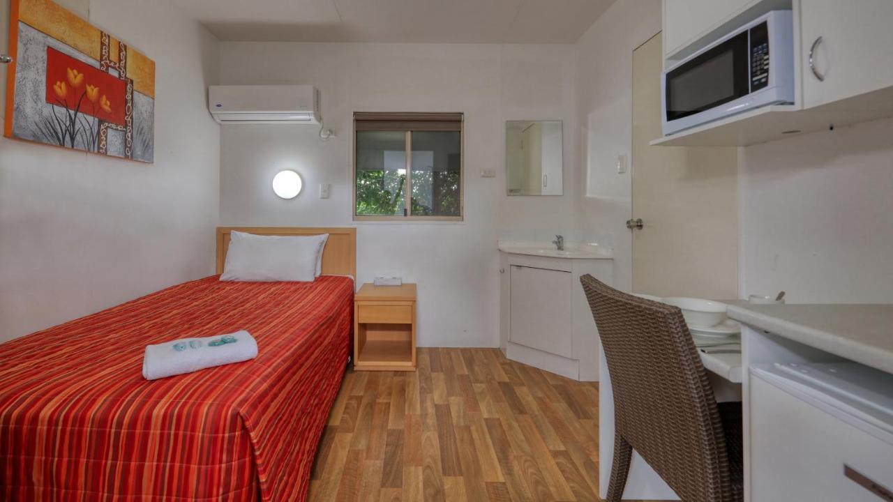 Chinchilla Motor Inn Bagian luar foto