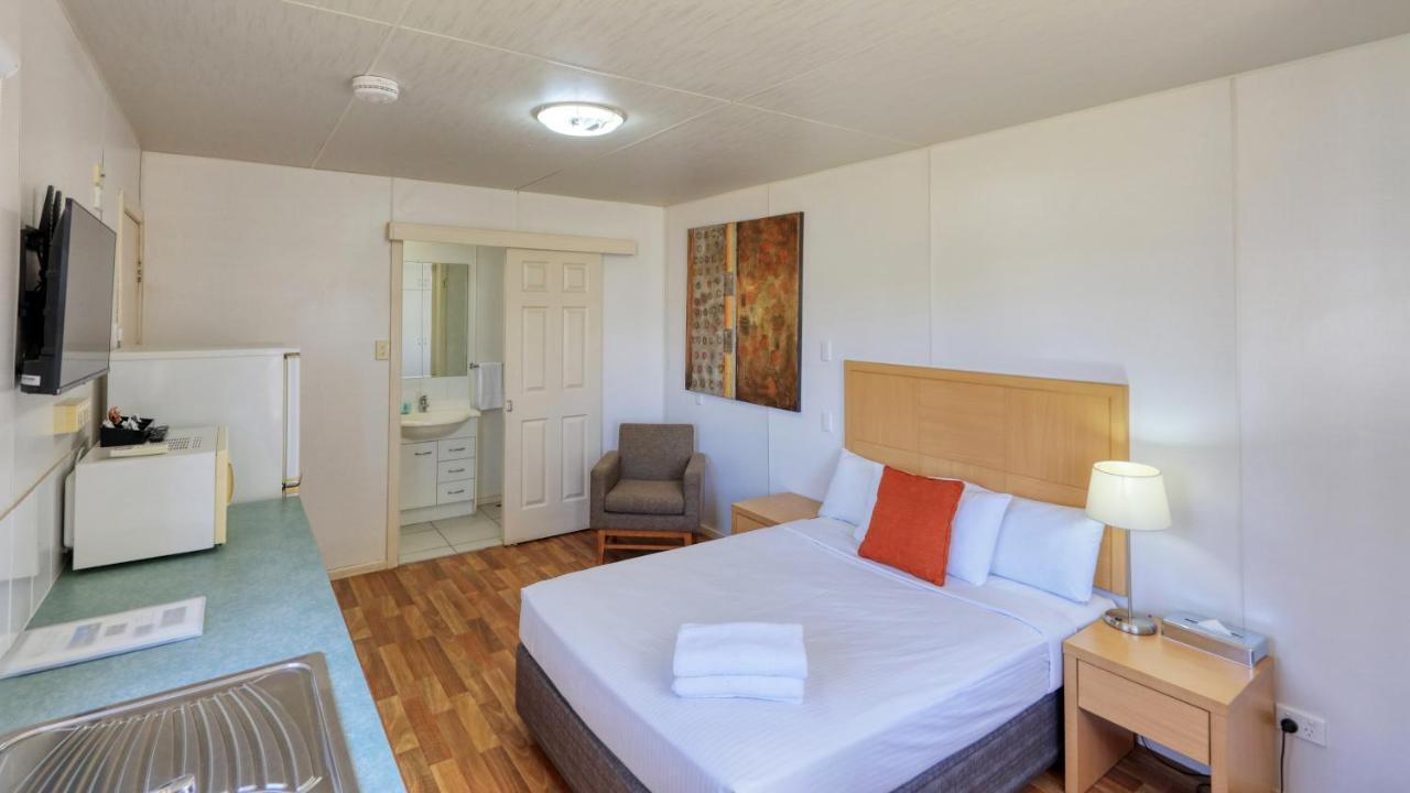 Chinchilla Motor Inn Bagian luar foto